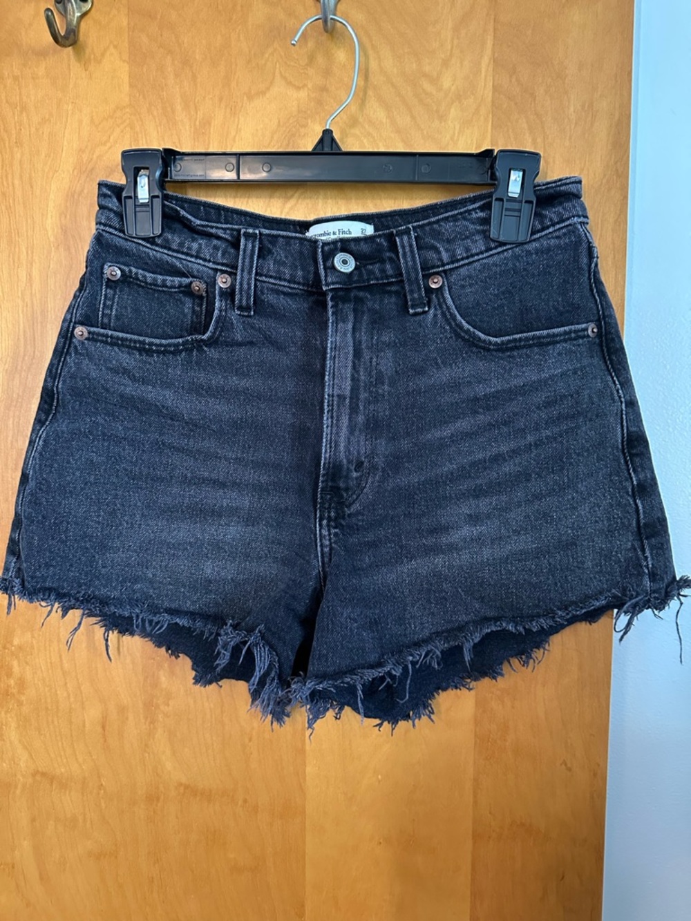Abercrombie & Fitch Black 90s relaxed Cutoff Short Size 27
